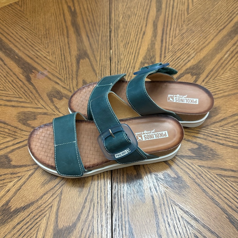 PIKOLINOS Green Sandals with Adjustable Straps and Cushioned Footbed